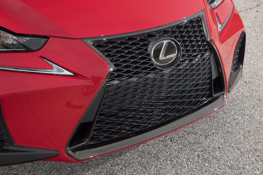 Детали экстерьера Lexus IS200t F-Sport 2016 года  (NA) (фото 25 из 27)